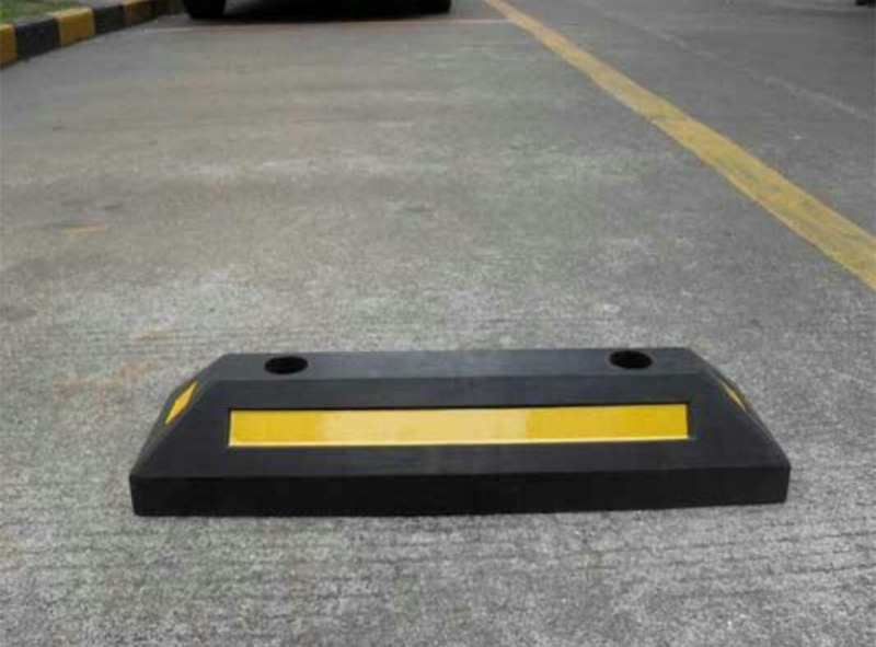 車(chē)庫標識及設施